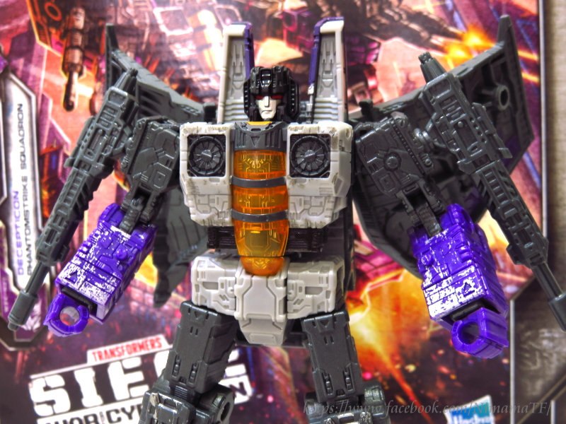 In Hand Photos Of Siege Skywarp Phantomstrike Squadron 06 (6 of 43)